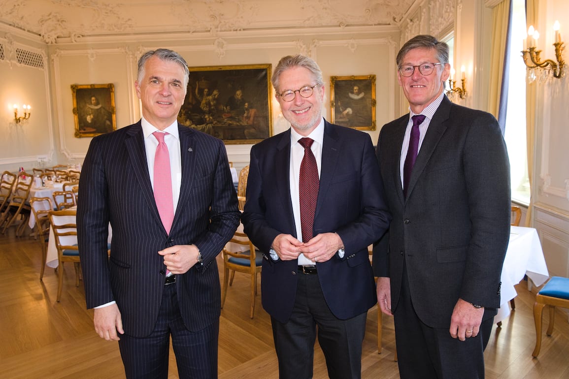 Sergio Ermotti, UBS AG;Thomas Felix AllgÃ¤uer, Egon Zehnder International (Switzerland) Ltd.;Michael Corbat, Citigroup Inc.