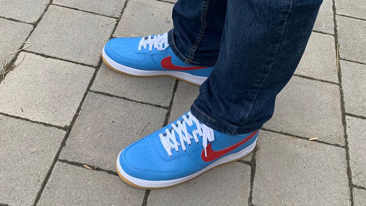 Ähnliche Logos AfDAnhänger kaufen AirForce1Schuhe von Nike Handelszeitung