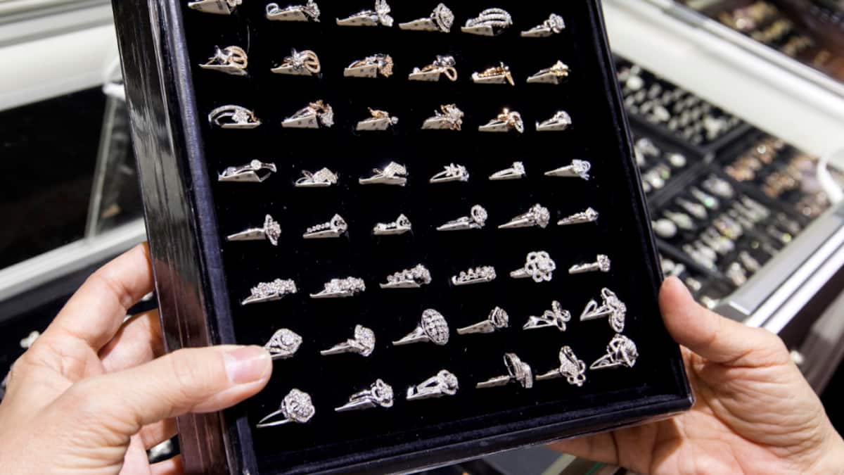 Silber nach Rekord über 80 Dollar unter Druck - Gold nahe Bestmarke