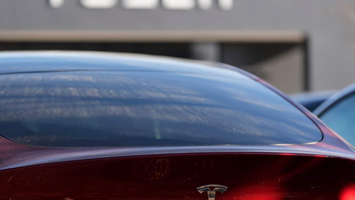 Tesla schliesst erstmals ein Jahr mit Umsatzrückgang ab