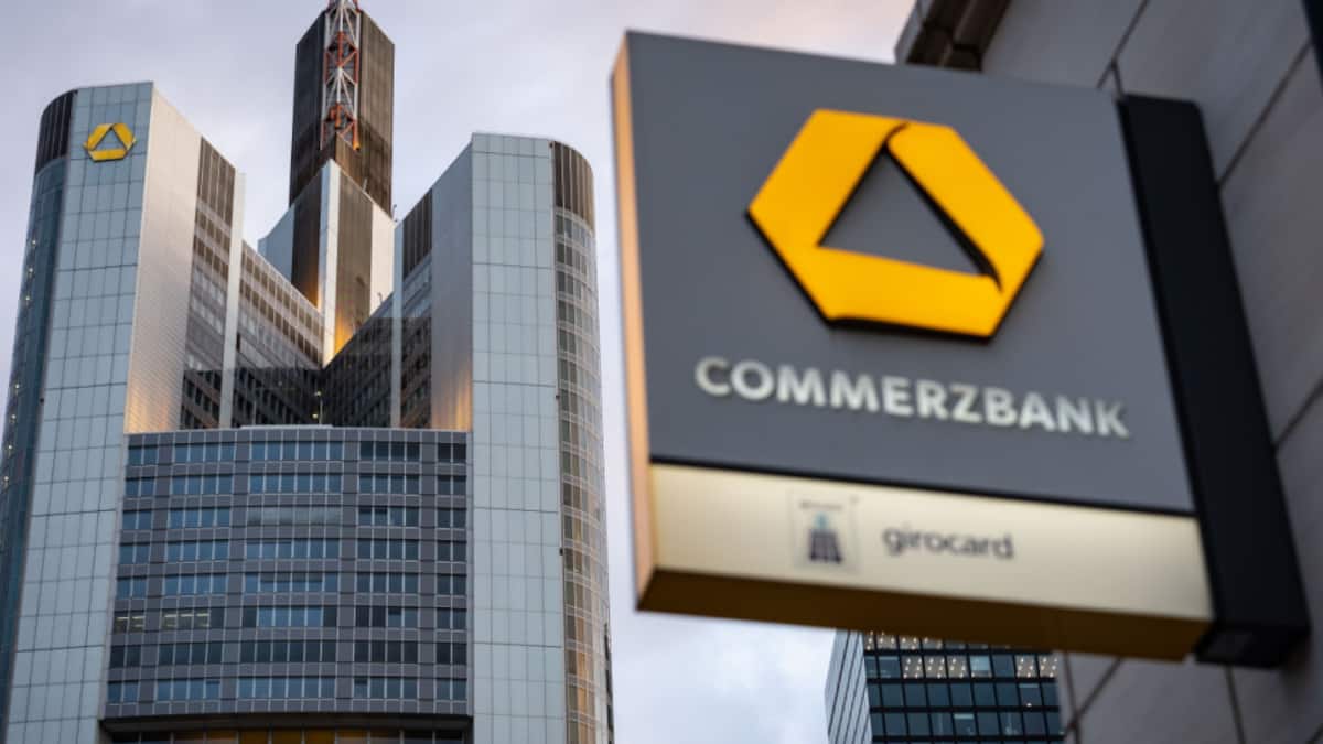 Commerzbank hebt Gewinnziel für 2026 an