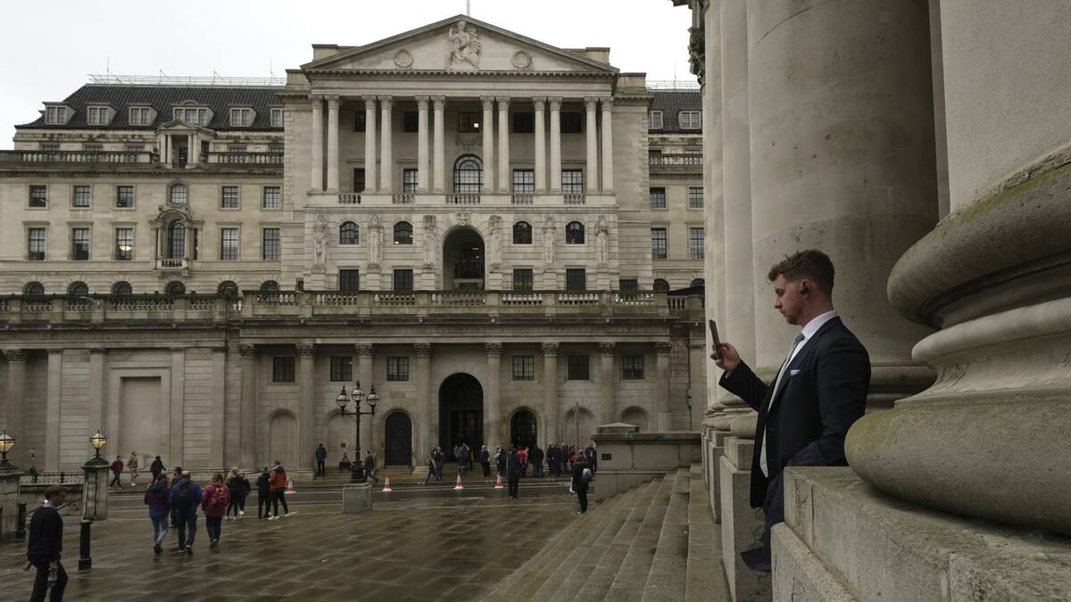 Zehnte Zinserhöhung: Britische Notenbank hebt Leitzins um weitere 0,5 ...