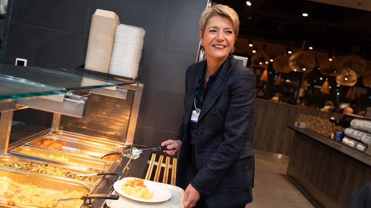 So verdaut Keller-Sutter im Migros-Restaurant die Trump-Tirade