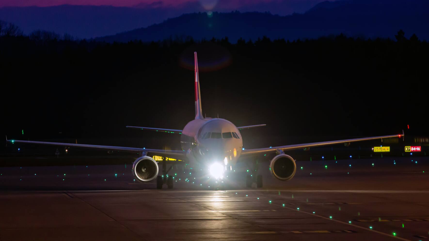 Swiss-Flieger auf der Rollbahn