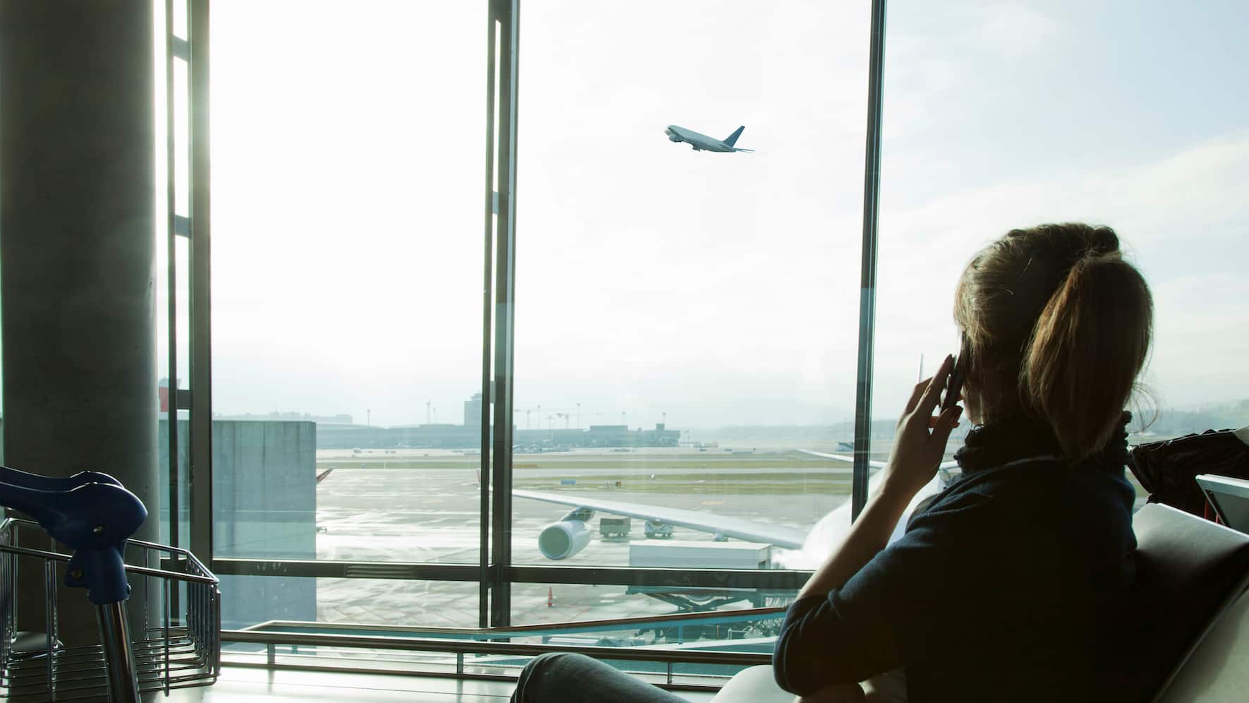 Reisende am Flughafen