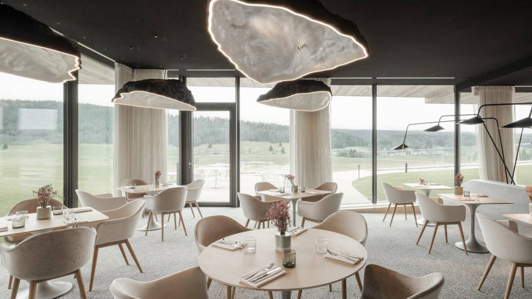 Audemars Piguet setzt auch mit dem Hôtel des Horlogers neue Massstäbe und gibt dem Watch Valley ein Wahrzeichen.