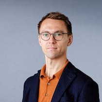 Porträt des Welt-Journalisten Maximilian Kalkhof.