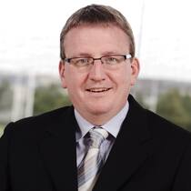 Portrait von Douglas Scott