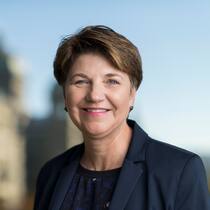 ARCHIVBILD ZUM ENTSCHEID UEBER DIE BUNDESRATSKANDIDATUR VON VIOLA AMHERD, AM MITTWOCH, 24. OKTOBER 2018 - Die Walliser CVP-Nationalraetin Viola Amherd posiert, am Freitag, 12. Oktober 2018, in Bern. (KEYSTONE/Alessandro della Valle)