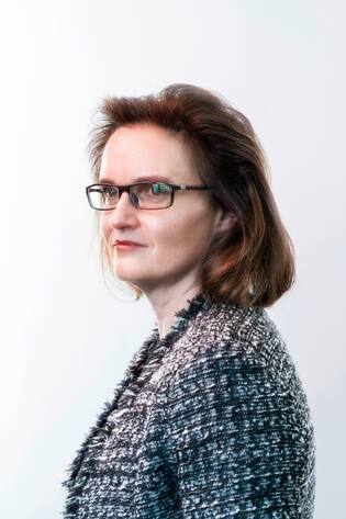 Marlene Amstad ist Professorin für Wirtschaftspraxis an der chinesischen Universität von Hongkong, Shenzhen (CUHK-SZ) und Co-Direktorin des Zentrums für Finanztechnologie und Sozialfinanzierung am Shenzhen Finance Institute (SFI). Sie ist Vizepräsidentin des Verwaltungsrats der Eidgenössischen Finanzmarktaufsicht (FINMA).