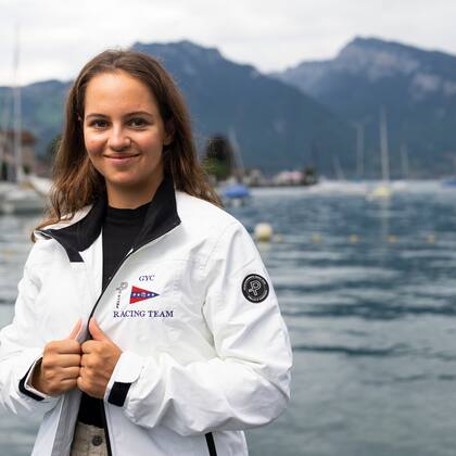 «Ich muss nicht perfekt sein – nur besser als meine Konkurrenz» 31.08.2022; Spiez; Portrait Anja von Allmen; Portrait von Anja von Allmen in der Badi Spiez. © Valeriano Di Domenico