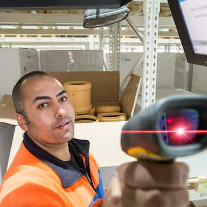 Ökonomie plant den innerbetrieblichen Warenfluss Ökonomie plant den innerbetrieblichen Warenfluss