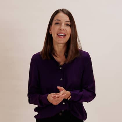 Kann aus 20 Franken im Monat ein Vermögen entstehen? PostFinance Anlegen Interaktives Video mit Expertin Monika Siegenthaler