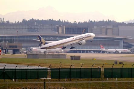 RECORD DATE NOT STATED A Singapore Airlines leaves from Zurich Airport Copyright: xSergioxBrunettix
