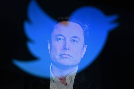 December 20, 2022, Cours la Ville, Auvergne Rhone Alpes, France: Elon Musk, Twitter s CEO, is seen with the logo of the social network. Cours-la-Ville, December 20, 2022. Cours la Ville France - ZUMAf173 20221220_zip_f173_005 Copyright: xAdrienxFillonx