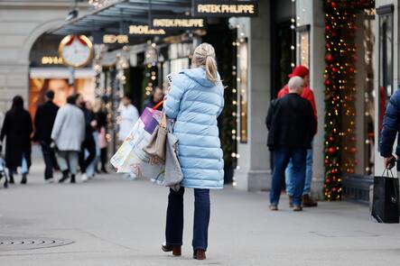 Foto Manuel Geisser 29.12.2023 Zuerich , SCHWEIZ , Uhren und Juweliergeschaeft Bahnhofstrasse Zuerich *** Photo Manuel Geisser 29 12 2023 Zuerich , SWITZERLAND , Watches and jewelry store Bahnhofstrasse Zuerich