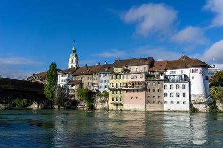 view of the Aare river and the historic old town of Olten and wooden bridge Olten, SO / Switzerland - 8 October 2020: view of the Aare river and the historic old town of Olten and wooden bridge Copyright: xZoonar.com/NandoxLardix 16183856