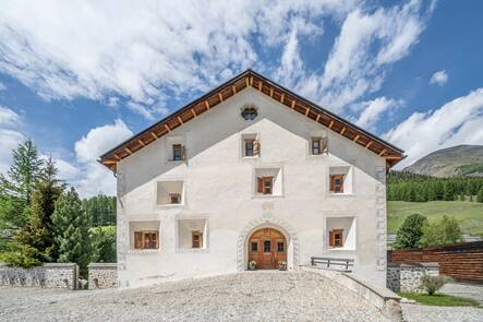 Die luxuriöse Liegenschaft in Cinuos-chel wurde erstmals 1719 erwähnt. Preis: 15 bis 20 Millionen Franken.