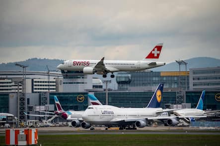 Flugzeug der Swiss im Landeanflug auf den Flughafen von Frankfurt: Der Mutterkonzern Lufthansa könnte rasch eine weitere Airline an den Start bringen.
