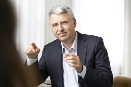 Severin Schwan, CEO der Roche Gruppe, fotografiert waehrend eines Gespraechs am 5. Maerz 2021 am Hauptsitz der Roche in Basel. (KEYSTONE/Gaetan Bally)