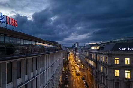 Wird eines der beiden Gebäude verkauft? Liegenschaften von UBS und Credit Suisse am Zürcher Paradeplatz.