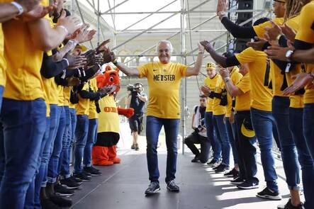 Eigentümer Hans-Ueli Rihs feiert den Meistertitel der BSC Young Boys.