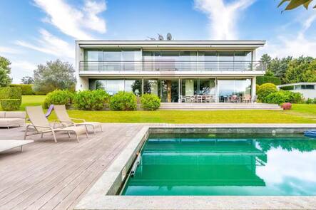 Auch am Pool lässt sich gut Homeoffice machen.