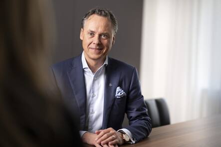 Ralph Hamers, CEO of UBS Group AG, photographed during a conversation at the headquarters of Swiss Bank UBS in Zuerich, Switzerland, on March 29, 2021. (KEYSTONE/Gaetan Bally)Ralph Hamers, CEO UBS Group AG, fotografiert waehrend eines Gespraechs am 29. Maerz 2021 am Hauptsitz der UBS in Zuerich. (KEYSTONE/Gaetan Bally)
