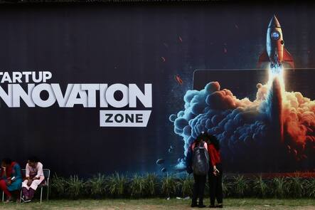 Besucher beim Bengaluru Tech Summit 2023 in Bangalore, der grössten Tech-Messe Asiens..