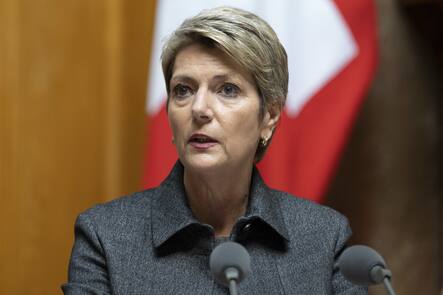 Bundesrätin Karin Keller-Sutter muss sparen.