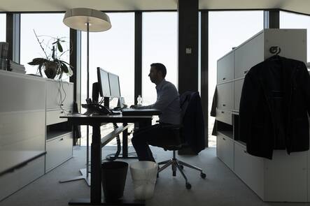 Im Bereich Arbeit ist die Schweiz bei Expats nach wie vor beliebt (im Bild: Prime Tower in Zürich).