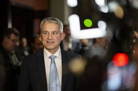 Gefilmt von TV Leuten, erscheint Bundesratskandidat Beat Jans, Regierungspraesident Basel-Stadt, zum Hearing vor der Fraktion der SVP, am Rand der Herbstsession der Eidgenoessischen Raete, am Dienstag, 5. Dezember 2023 im Bundeshaus in Bern. (KEYSTONE/Alessandro della Valle)