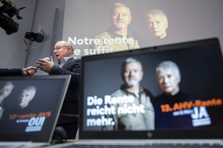 Pierre-Yves Maillard, Staenderat, SP-VD, und Praesident des SGB, spricht waehrend einer Medienkonferenz des Initiativkomitees fuer eine 13. AHV-Rente am Dienstag, 9. Januar 2024 in Bern. Am 3. Maerz wird das Schweizer Volk ueber die Volksinitiative "Fuer ein besseres Leben im Alter (Initiative fuer eine 13. AHV-Rente)" abstimmen. (KEYSTONE/Anthony Anex)