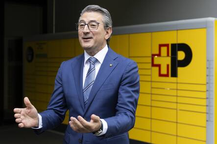 Roberto Cirillo, CEO Schweizerische Post, spricht waehrend einem Interview, am Mittwoch, 29. Mai 2024, in Bern. Die Post gab heute die Schliessung von 170 Poststellen bekannt. (KEYSTONE/Peter Klaunzer)