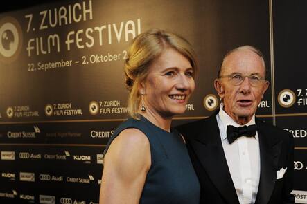 Unternehmer Beat Curti, rechts, mit Begleitung an der Award Night des Zurich Film Festivals, am Samstag, 1. Oktober 2011, im Opernhaus in Zuerich. (KEYSTONE/Steffen Schmidt)