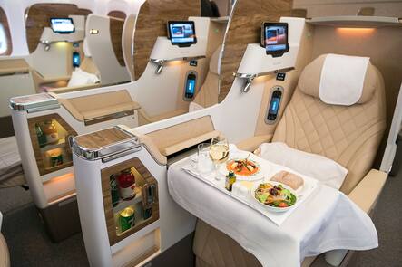 Viel Privatsphäre in der Business Class von Emirates.