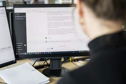 Chat GPT am Arbeitsplatz: Die Stimmen für Regulation von künstlicher Intelligenz werden immer lauter.