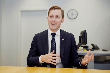 Botschafter Scott Miller, fotografiert in der amerikanischen Botschaft in Bern, Schweiz.