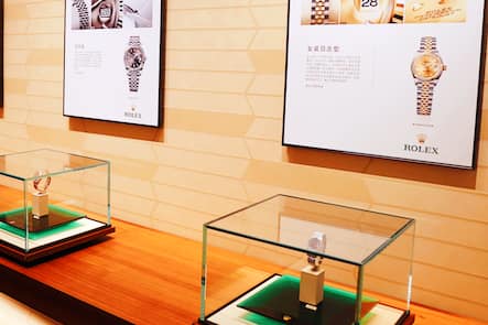 Rolex-Uhren in einem Laden in Schanghai: Rolex expandiert mit Bucherer nach China.