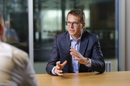 IMAGE Toggle Actions Verspricht, dass kein Milliardenabschreiber passieren wird:Konzernleiter Christoph Aeschlimann Verspricht, dass kein Milliardenabschreiber passieren wird: Swisscom-Konzernleiter Christoph Aeschlimann.