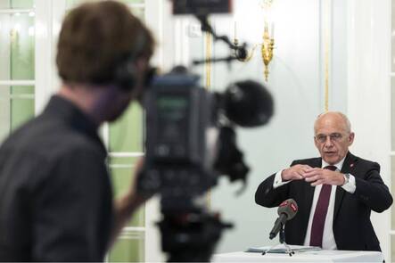 Bereits 2012 hatten sich die G20- und die OECD-Staaten zusammengeschlossen, um die Steuervermeidung von grenzüberschreitend tätigen Unternehmen zu bekämpfen. Für die Schweiz verhandelte Finanzminister Ueli Maurer.