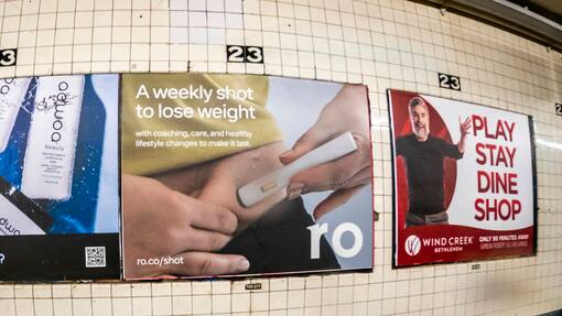 Die Fett-weg-Spritze Wegovy soll das Todesrisiko senken NY: Wegovy advertising in New York Advertising for Wegovy semaglutide weight loss injections in the New York subway on Sunday, April 30, 2023. âÃPhoto by Richard B. Levine New York New York NY USA NOxUSExINxGERMANY PUBLICATIONxINxALGxARGxAUTxBRNxBRAxCANxCHIxCHNxCOLxECUxEGYxGRExINDxIRIxIRQxISRxJORxKUWxLIBxLBAxMLTxMEXxMARxOMAxPERxQATxKSAxSUIxSYRxTUNxTURxUAExUKxVENxYEMxONLY Copyright: xRichardxB.xLevinex Editorial use only sipausa_46026111