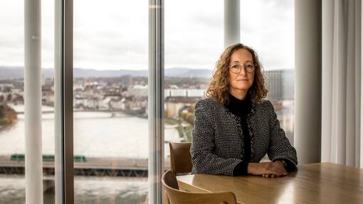 So will Fiona Marshall die Novartis-Forschung auf Touren bringen «Ich war an einer Mädchenschule»: Fiona Marshall auf die Frage, wie es kam, dass sie schon vor Jahrzehnten Naturwissenschaften studierte.