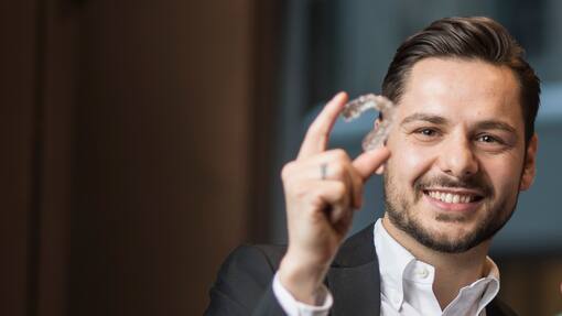 Bestsmile-Gründer verteidigt sich nach Firmen-Aus Ertan Wittwer, links, und Marcel Kubli, rechts, die Gruender von Bestsmile, aufgenommen am Dienstag, 5. Februar 2019 in Sankt Gallen.