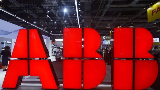 ABB soll Ermittler irregeführt haben U.S. Congressional Committee Scrutinizes ABB People are visiting ABB s stand at an exhibition in Shanghai, China, on September 19, 2023. Shanghai Shanghai China PUBLICATIONxNOTxINxFRA Copyright: xCFOTOx originalFilename: cfoto-uscongre240122_npE34.jpg