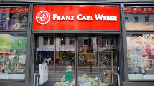 Kaufen Sie nach der deutschen Übernahme noch bei FCW? Foto Manuel Geisser 29.4.2020 Zürich : Spielwarengeschäft Franz Carl Weber Stadt Zürich . Geschlossen wegen Coronavirus *** Photo Manuel Geisser 29 4 2020 Zurich Toy shop Franz Carl Weber City of Zurich Closed due to coronavirus PUBLICATIONxNOTxINxSUI