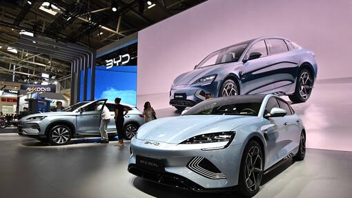 Chinas Autohersteller mischen den europäischen Markt auf IAA Mobility 2023 in der Messe Riem vom 05.09.-10.09.2023 in Muenchen. Medientag am 04.09. Stand vom chinesischen Autobauer BYD. *** IAA Mobility 2023 at Messe Riem from 05 09 10 09 2023 in Munich Media day at the 04 09 booth of the Chinese automaker BYD