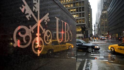 Millionenzahlung: Die UBS hat Betrugsvorwürfe in den USA vom Tisch Traffic passes UBS s Park Avenue headquarters in New York City on Wednesday, March 19, 2008. The Swiss bank was one of the worst hit by the financial market crisis., New York New York USA PUBLICATIONxINxGERxSUIxAUTxONLY Copyright: KarstenxMoran 9790600010
