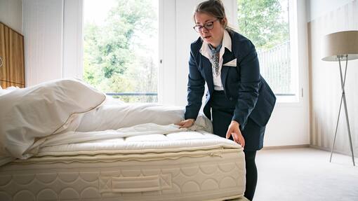 Hotelfachschule Zürich steht vor dem Aus <p>Die Hotelfachschule Zürich bietet Studiengänge und Ausbildungen im Hotelleriebetrieb an.</p>