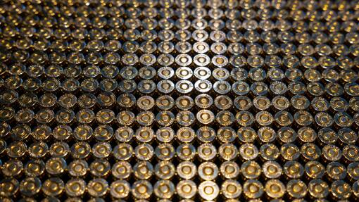 Schiessen Italiener die Schweizer Munitionsfabrik ab? 9mm Bullet Ammunition in Abundance in a Row in Switzerland. 3334BGMX